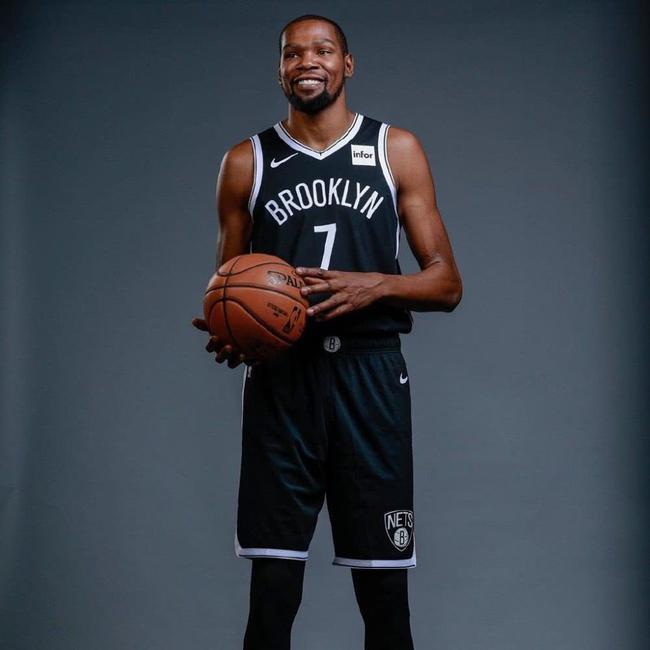 亚冬会：女子冰壶中国队2-7遭韩国队双杀摘得银.