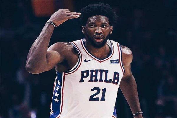 勒克莱尔公开点赞汉密尔顿：生活自律得可怕 刹车技术够我学习好久