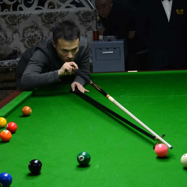 说了些啥？澳波赛后跟球迷争论，随后被特尔等人拉走.