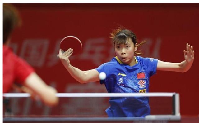 轻的女子高 轻的女子高